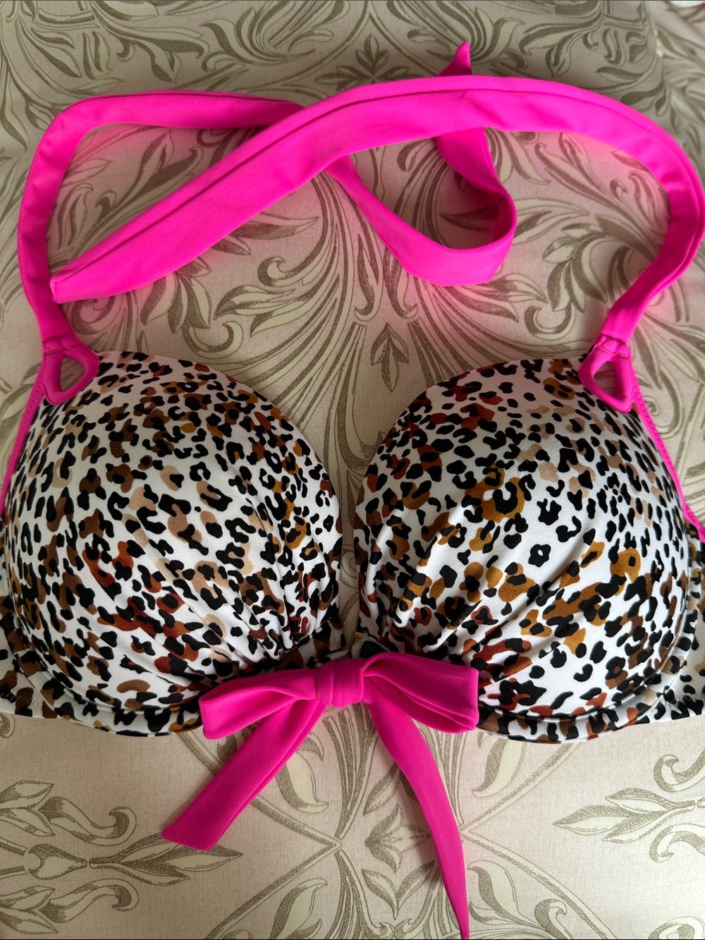 Victoria’s Secret Swim Leopard Print Push-Up Bikini Top with Hot Pink Trim. NWOT